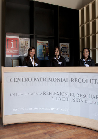 Recepción y entrada principal al Centro Patrimonial Recoleta Dominica